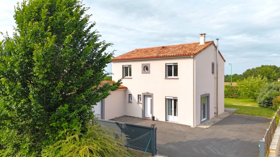 Maison 2 pièces 133 m² · à Fontaine-le-Comte · 133 m² · 279 950 €