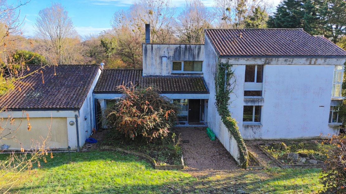 Maison 7 pièces 184 m² · à Thuré · 184 m² · 179 900 €